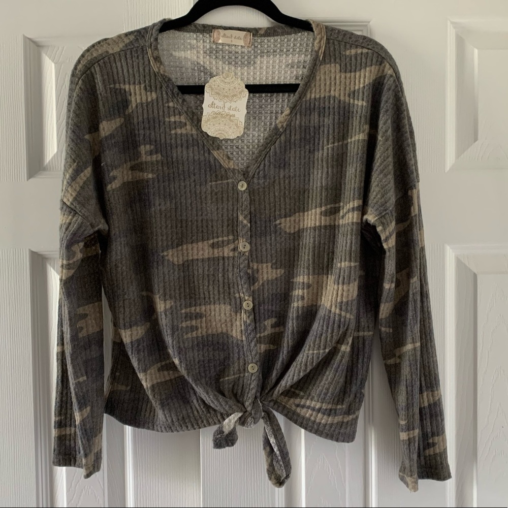 ⭐️Host Pick⭐️ NWT Altar’d State thermal top